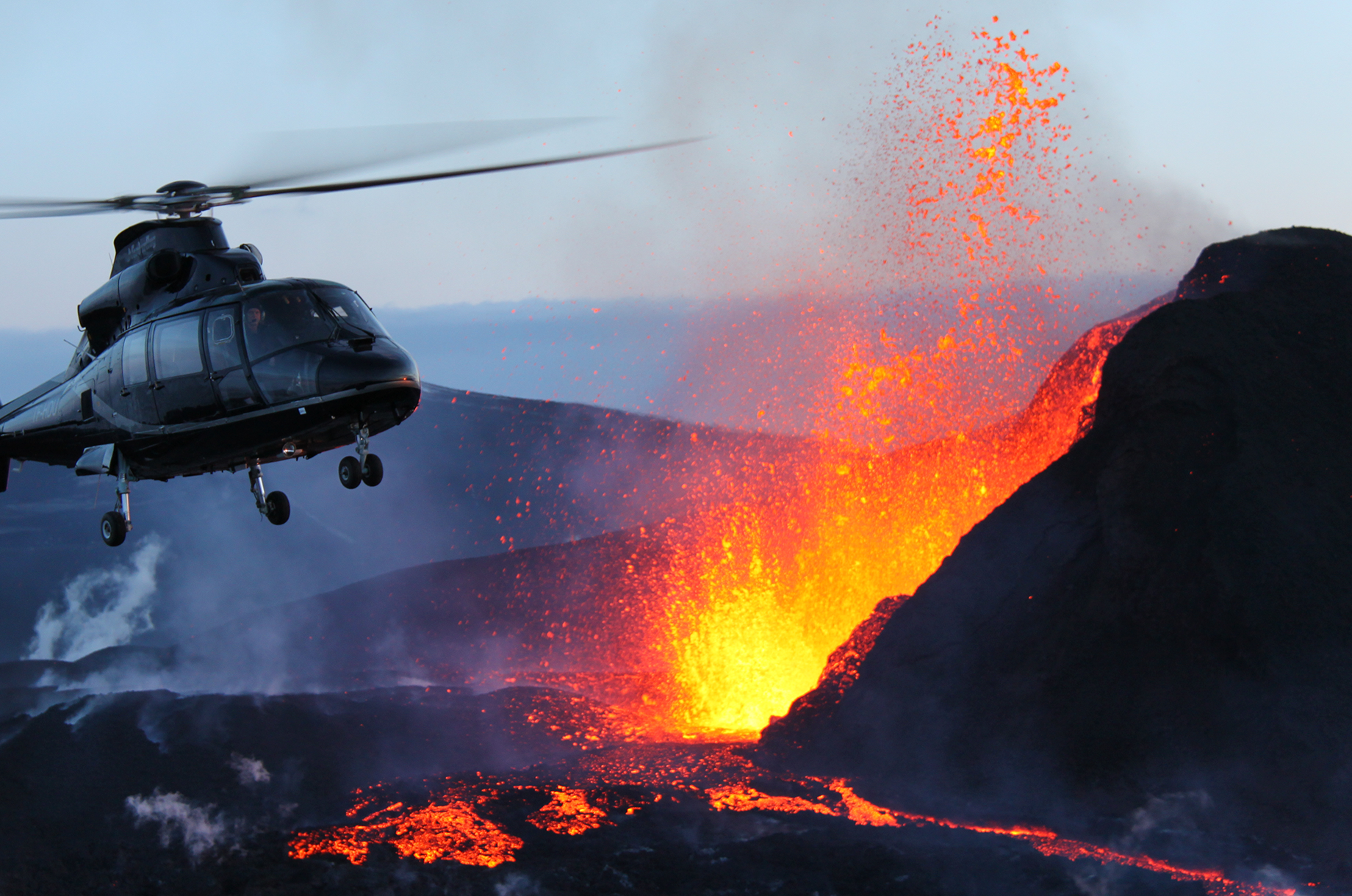 helicopter tour of iceland volcano